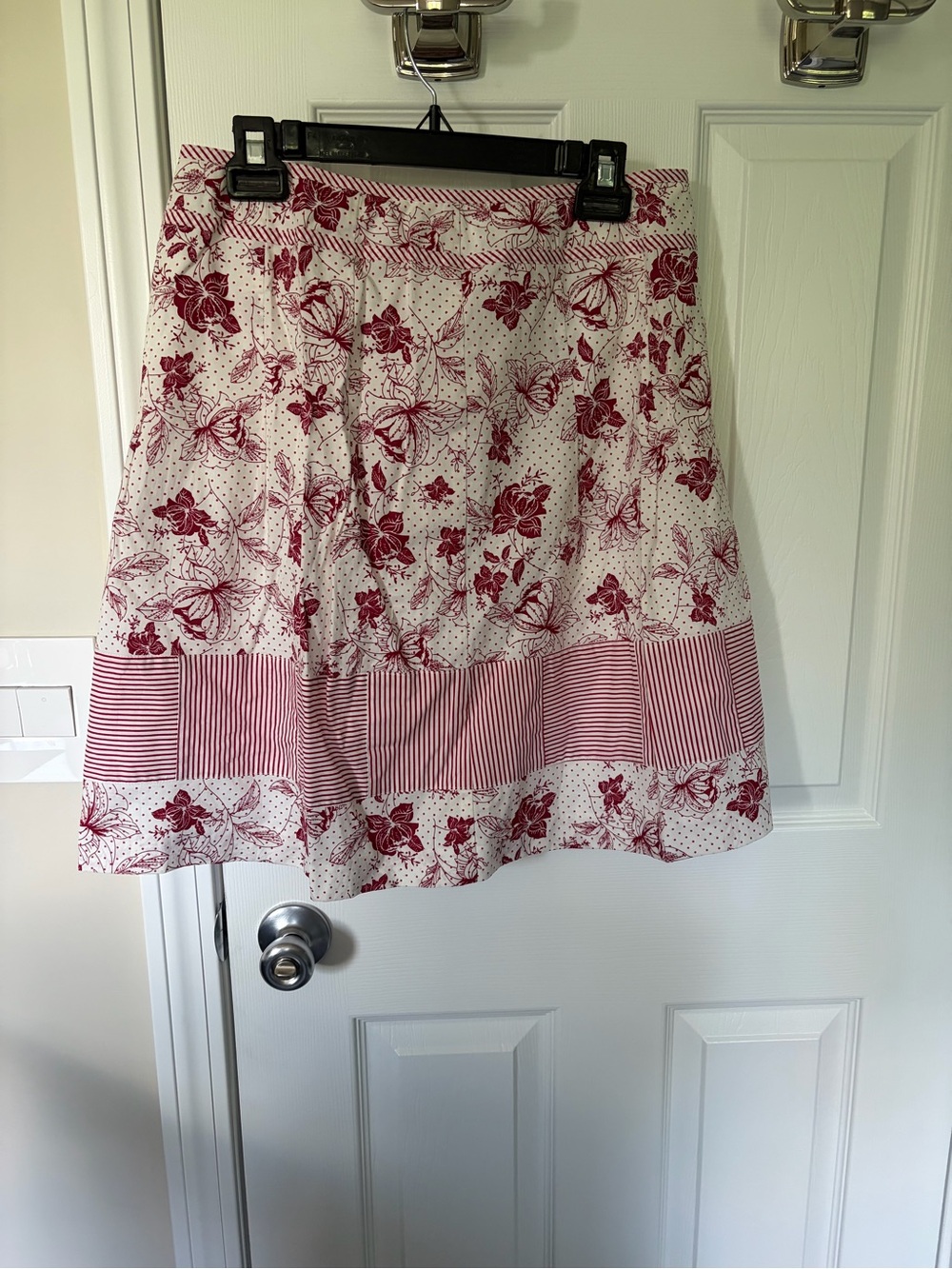 LOFT Red and White Floral A-Line Cotton Skirt